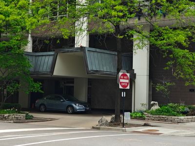 201 E Chestnut St APT 17C