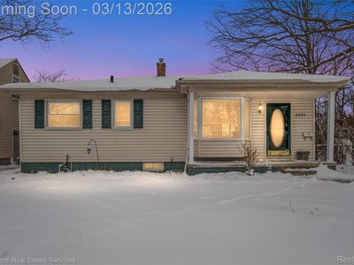 Property at 2204 Roslyn Rd, Grosse Pointe Woods, MI