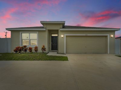 418 NW Airoso Boulevard