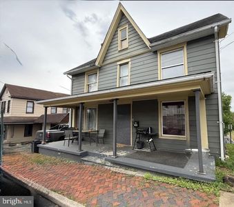 200 E John St