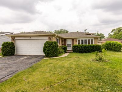 Property at 70 Dover Dr, Des Plaines, IL