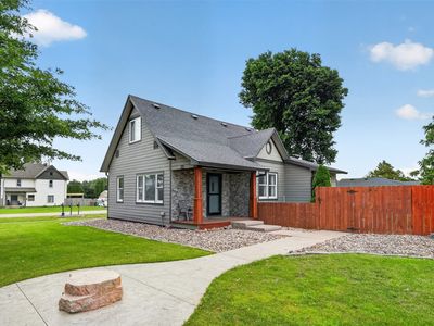 313 Oak Ave NE