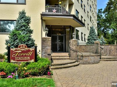 25 Grand Ave APT 2J