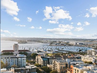 300 W Beech St Unit 1705