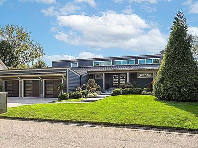 2120 Island Dr