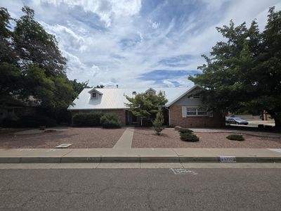 6900 Seminole Rd NE