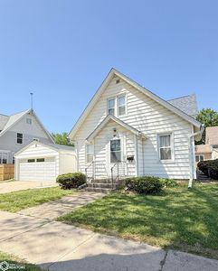 207 3rd St SE