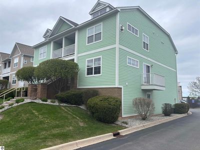 707 E State St APT D