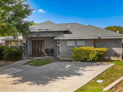 2085 Olmos Park Circle