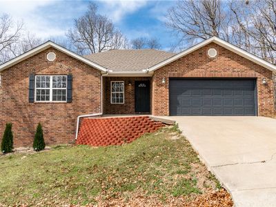8 Houghton Ln