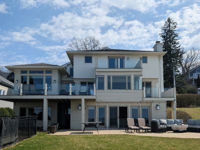 2940 Lake Shore Dr