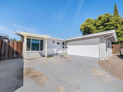 1711 Cathay Dr
