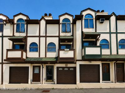 Property at 21 Stonecrest Ct, Staten Island, NY