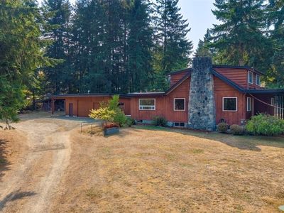 717 Twin View Place W