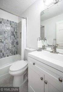 135 Viking Dr E APT 102