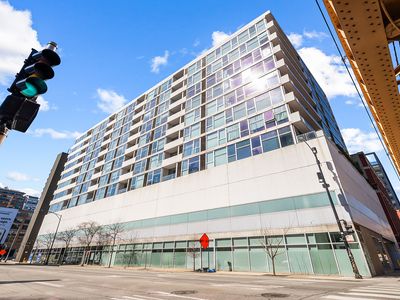 630 N Franklin St APT 812