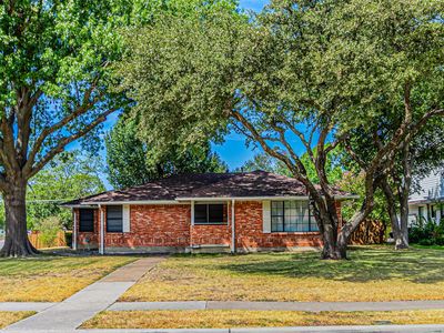 216 S Lois Ln
