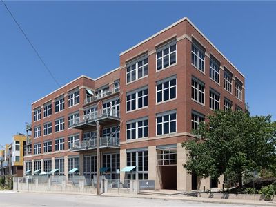 210 W 5th St APT 207