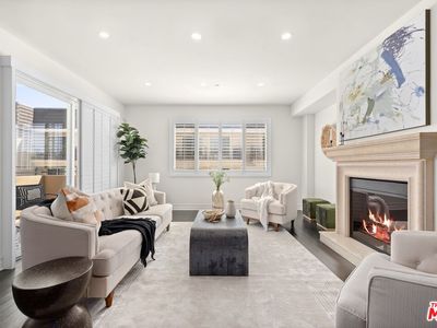 325 Arnaz Dr #PENTHOUSE 4