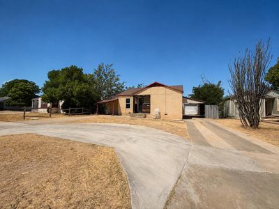1403 E 11th Pl