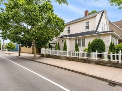 912 Narragansett Blvd
