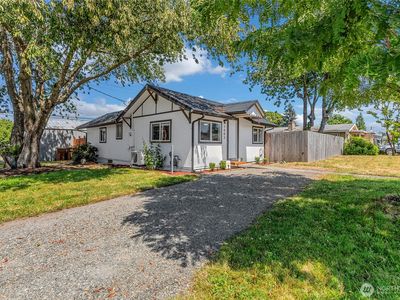 1403 E 64th Street