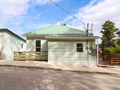 312 W McClellan St
