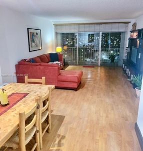 500 Bayview Dr APT 1923