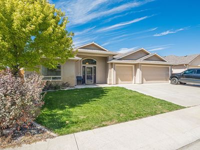 645 Zoe Ln