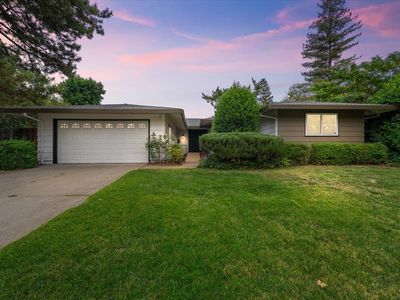 2270 W La Loma Dr
