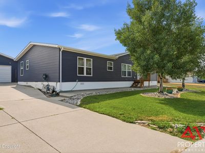 1100 Larkspur Ln