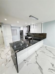 1100 W 35th St APT 4