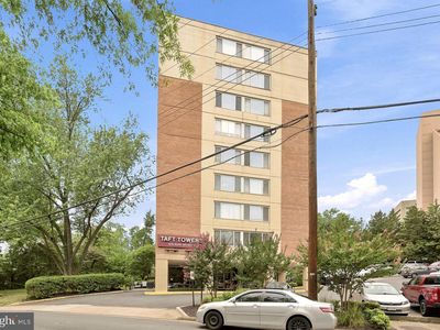 1210 N Taft St APT 811