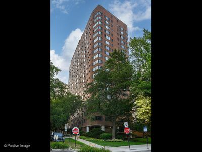 3100 N Lake Shore Dr APT 208