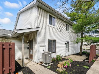 1038 E Crescentville Rd