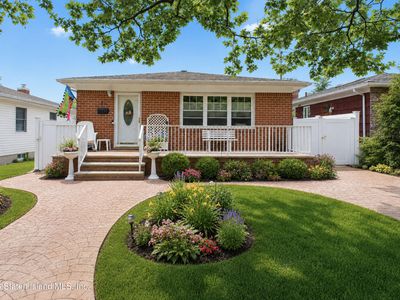 34 Rene Dr