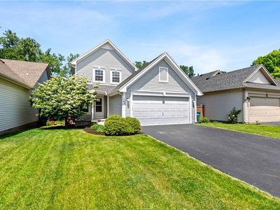 102 Cranbrook Ter