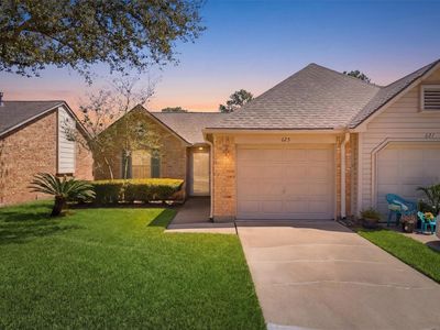 623 E Country Grove Cir