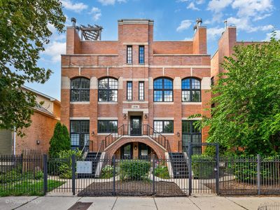 1718 W Superior St APT 2E