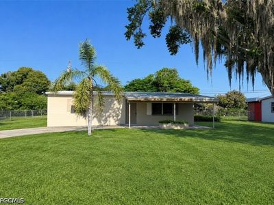 27 Apache St