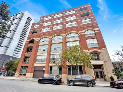 2001 S Calumet St #606