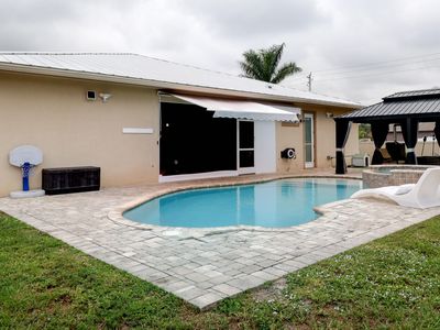 3192 SW Hickenlooper Street