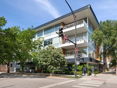 2154 W Division St APT 301
