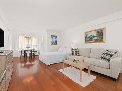 225 E 46th St APT 8J