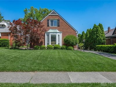 337 Lonsdale Ave