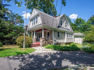 93 W Ivy Ln