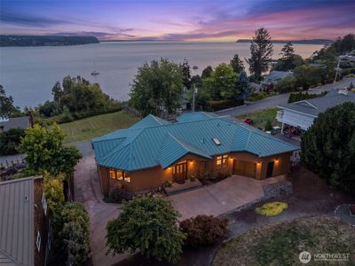 393 Sunset Boulevard