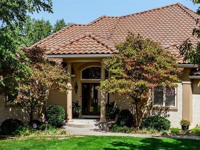2329 NE Lake Breeze Ln