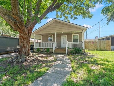 Property at 73 E Claiborne Sq, Chalmette, LA