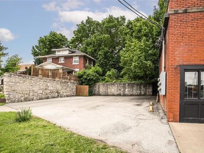 11 S 17th St